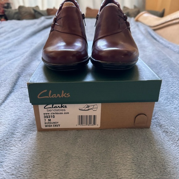 Clarks Booties NWT - New in Box Burgundy- Wish Envy - Picture 2 of 3